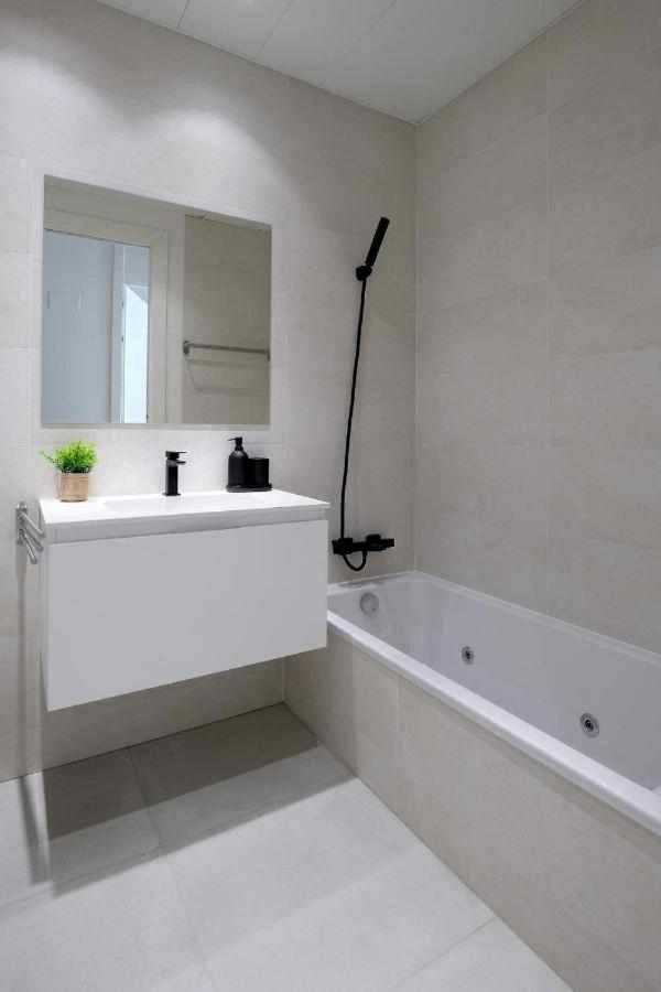 Mike House Alojate En El Corazon De Zaragoza Apartment Exterior photo